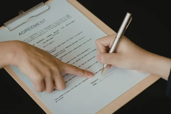 הסכן בין זוג נשוי